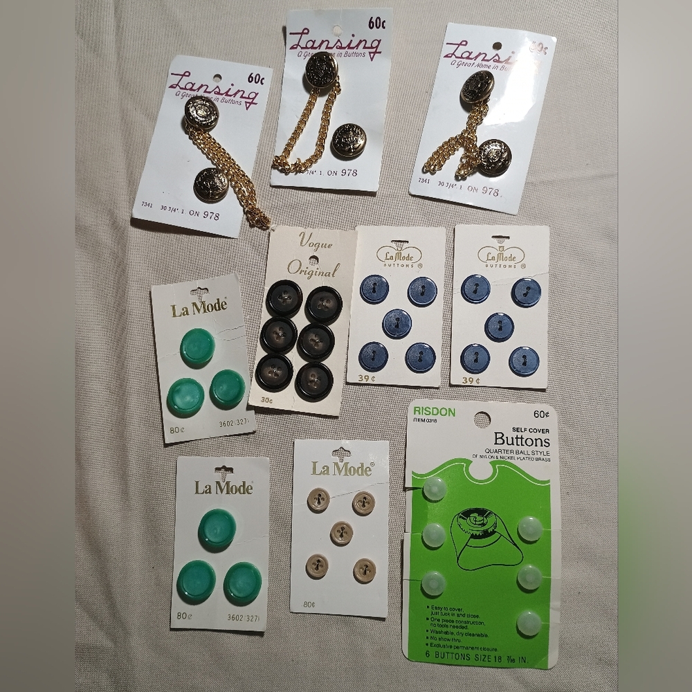 Assorted Vintage Button Collection Lansing, La Mode Vogue